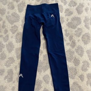 Effortless Seamless Oner Active Leggings - Midnight Blue in Size Small Short